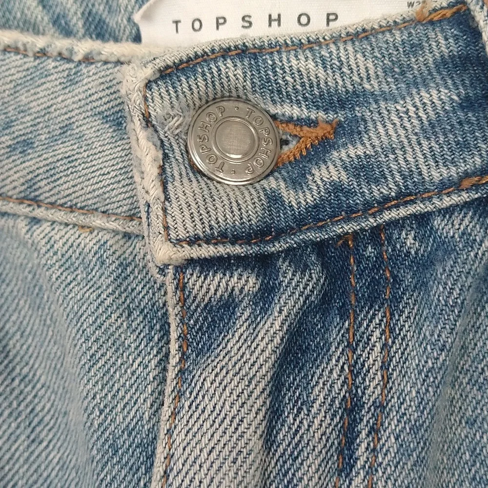Top Shop distressed knee mom jeans size 28